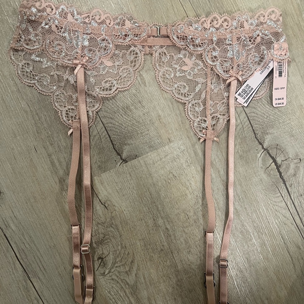 NWT Victoria’s Secret Garter Belt Size XS/S